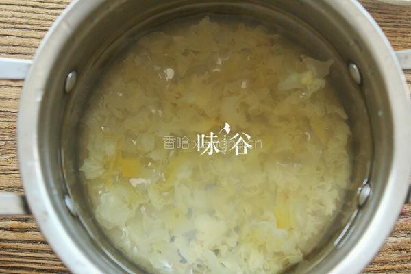 芡实枸杞银耳羹的做法图解4