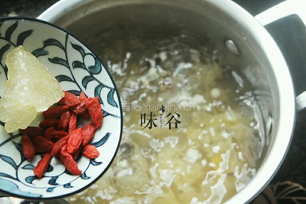 芡实枸杞银耳羹的做法图解6
