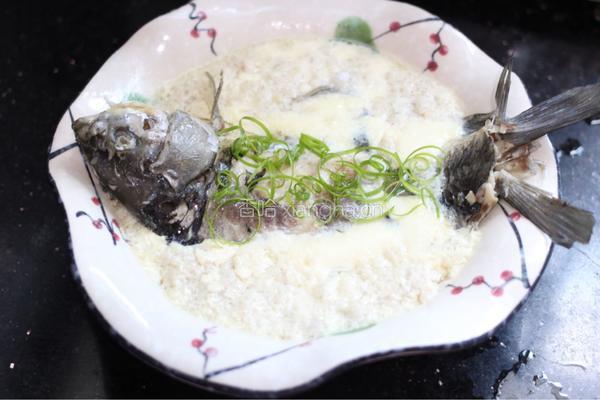 鲫鱼肉末炖蛋的做法图解6