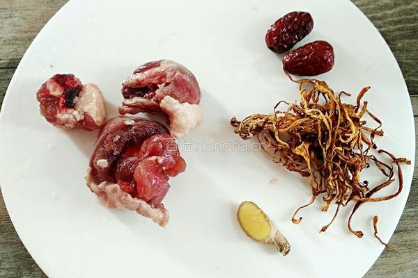 虫草花炖鸭汤的做法图解1