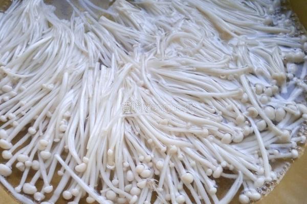 凉拌针金菇的做法图解3