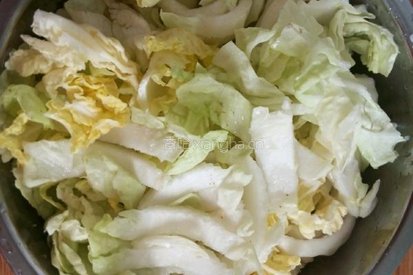 香菇白菜猪肉饺子的做法图解2