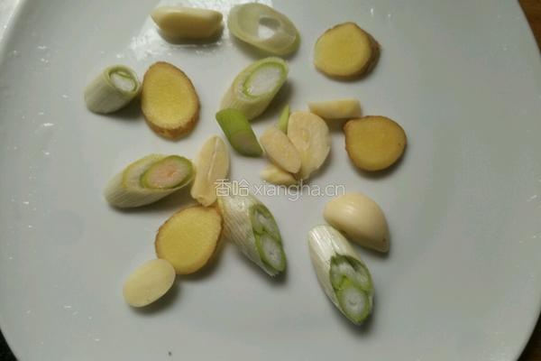 清蒸剁椒鱼头的做法图解3
