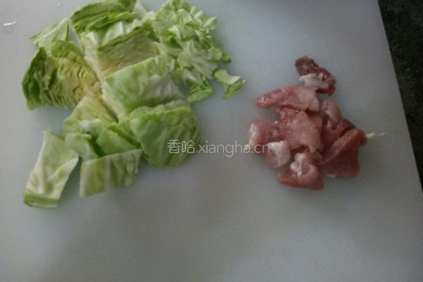 莲白盐煎肉的做法图解1