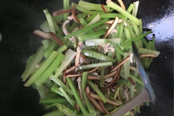 芹菜香干炒肉丝的做法图解7