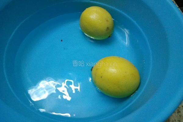 柠檬蜂蜜水的做法图解1