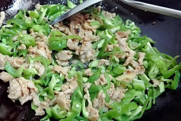 青椒炒肉的做法图解4