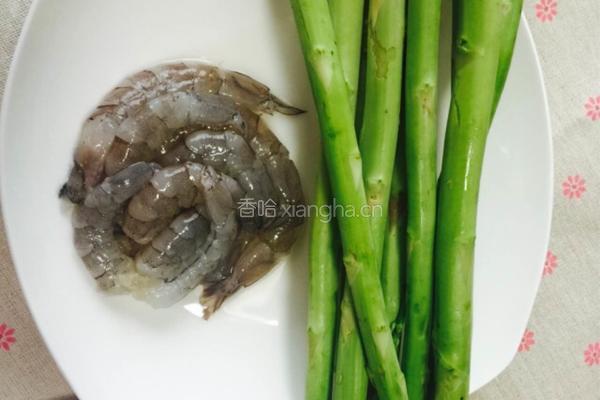 芦笋炒虾仔的做法图解1