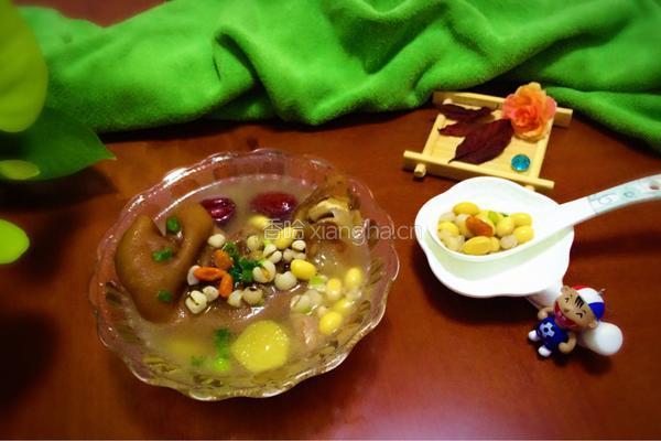 黄豆薏米猪脚汤