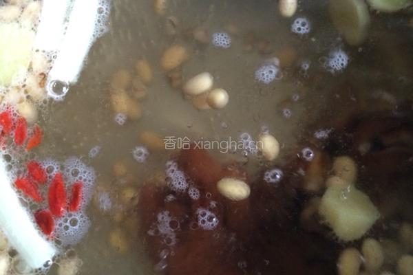 黄豆薏米猪脚汤的做法图解4