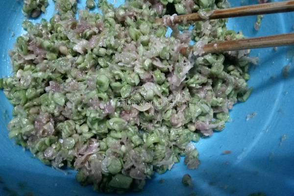猪肉豇豆饺子的做法图解4