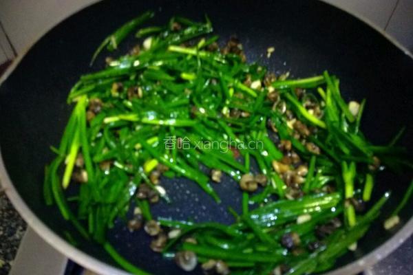 韭菜炒螺丝肉的做法图解9
