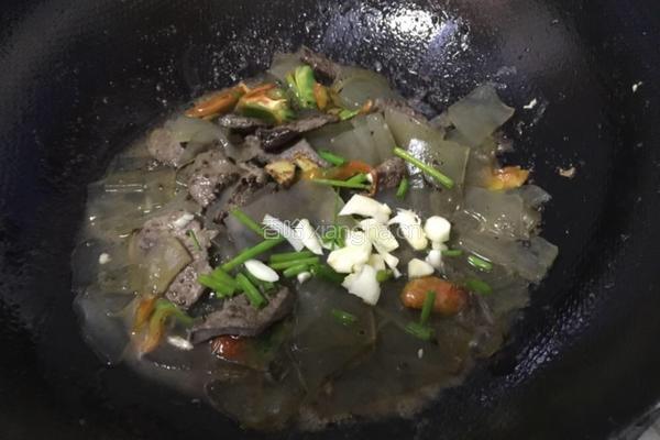 猪肝炒粉皮的做法图解7