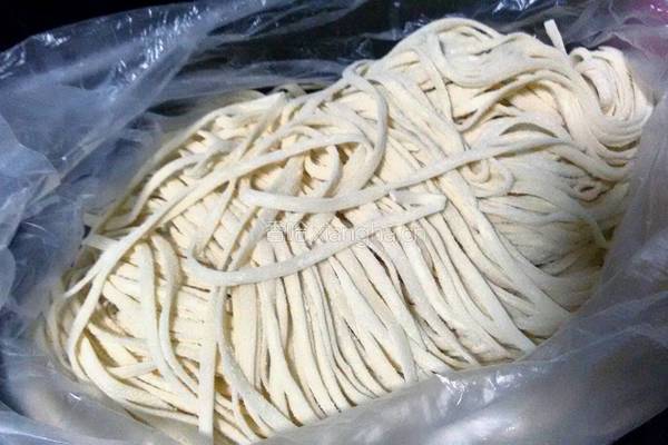 炝锅面的做法图解1