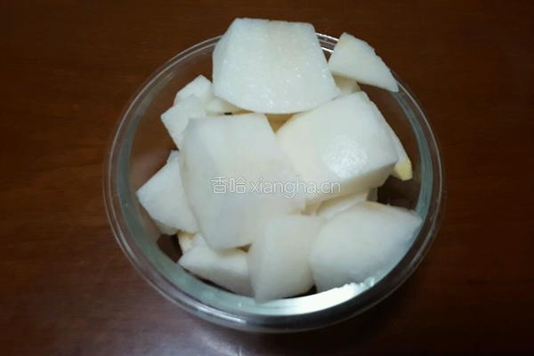 冰糖雪梨汁的做法图解2