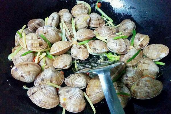 白葡萄酒葱烧蛤蜊的做法图解6