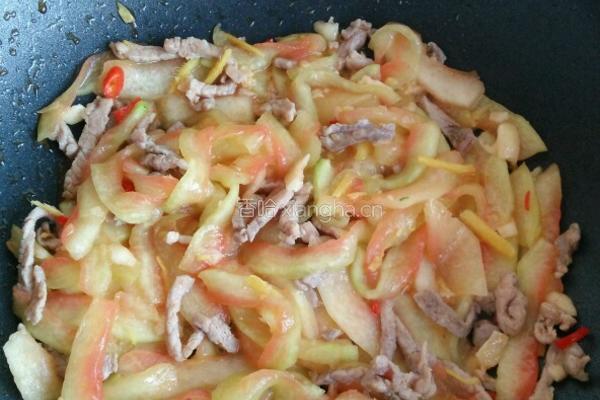 西瓜皮炒肉丝的做法图解7