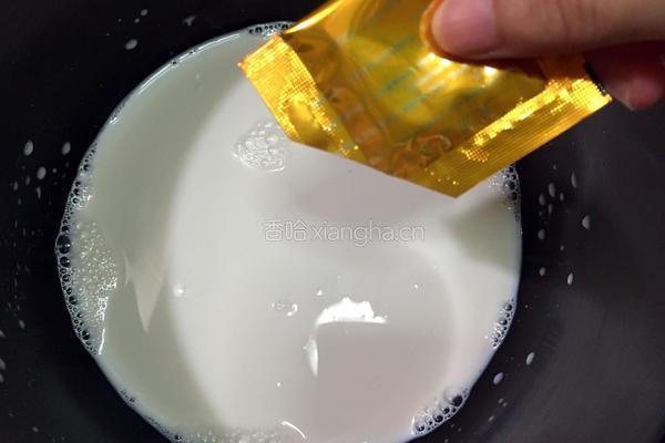 电饭煲制酸奶的做法图解3