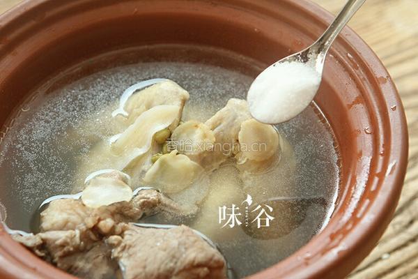 花旗参鸽子汤的做法图解5