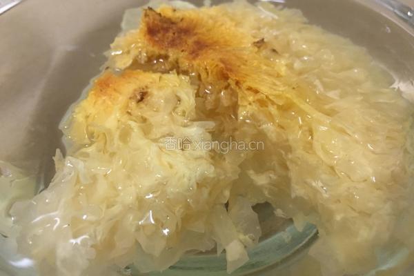 银耳莲子红枣羹的做法图解2