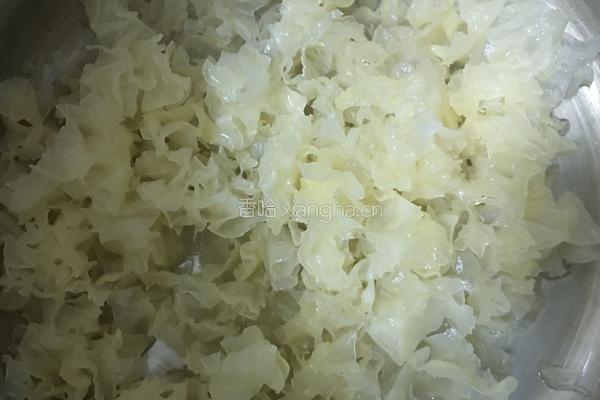 银耳莲子红枣羹的做法图解4