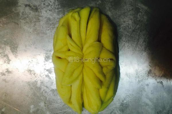 奶油南瓜莲花卷的做法图解5