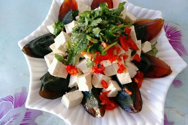 香菜皮蛋拌豆腐的做法图解4