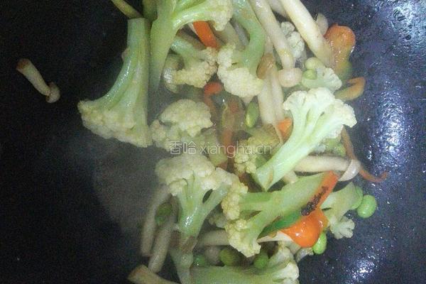 菜花炒豆菇的做法图解6
