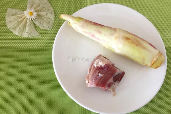 爆炒茭白的做法图解1