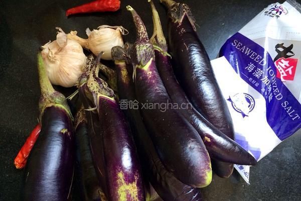 腌制蒜茄子的做法图解1