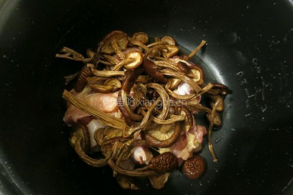 茶树菇煲鸡汤的做法图解4