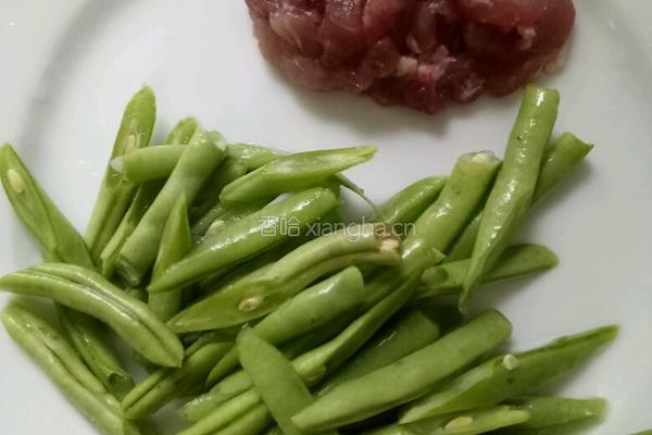 豆角肉丝炒面的做法图解1
