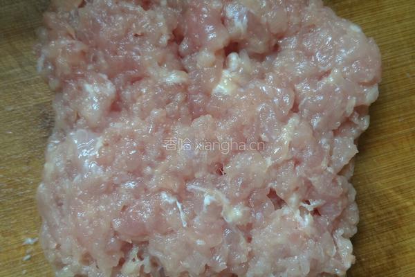 肉沫泡椒炒毛豆的做法图解2