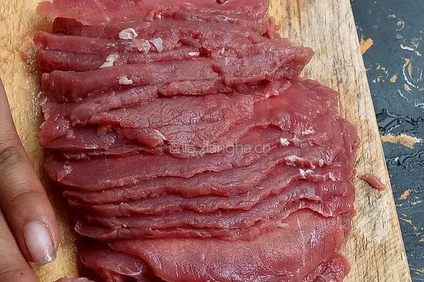 泡椒牛肉的做法图解1