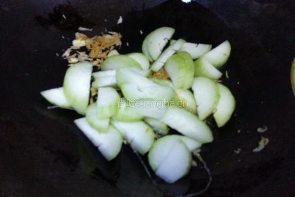 节瓜虾米粉丝煲的做法图解6