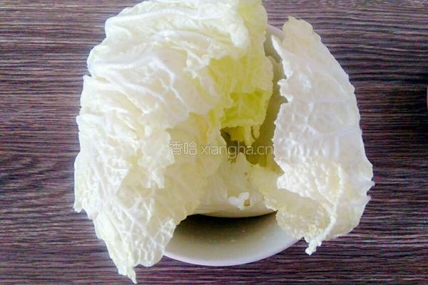 白菜炖冻豆腐的做法图解1