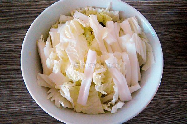 白菜炖冻豆腐的做法图解2