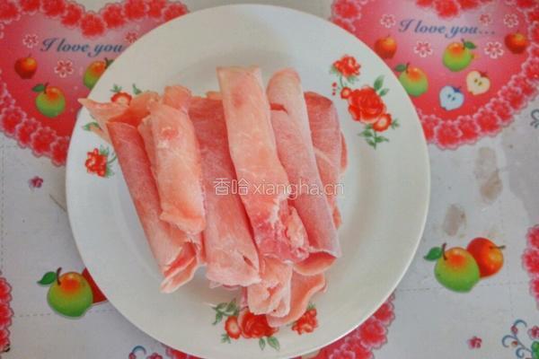 金针菇肥牛汤的做法图解1