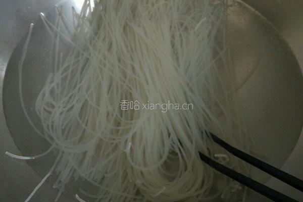 煮米粉的做法图解3