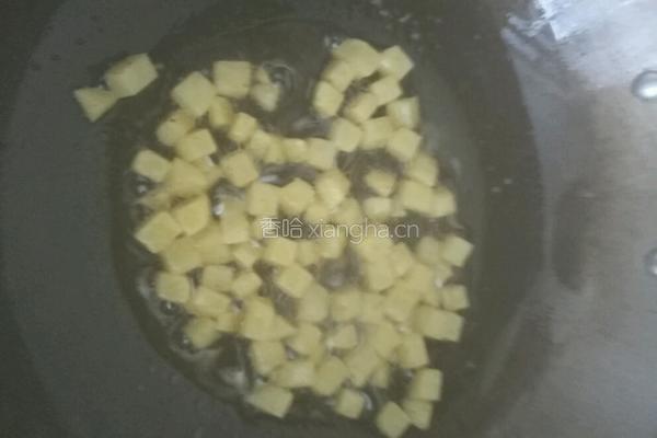 油渣土豆炒莴笋的做法图解3