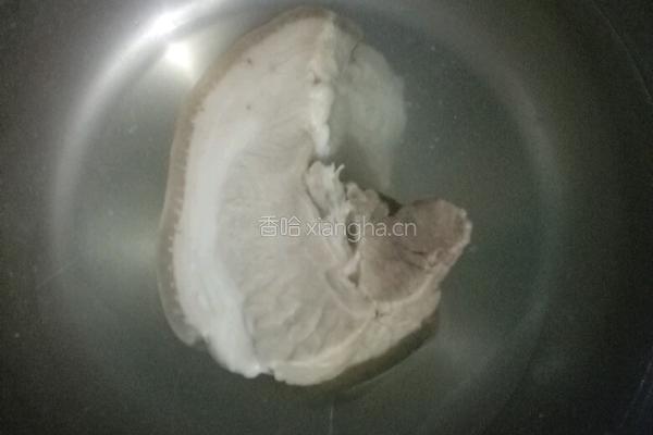 大白菜炒肉的做法图解1
