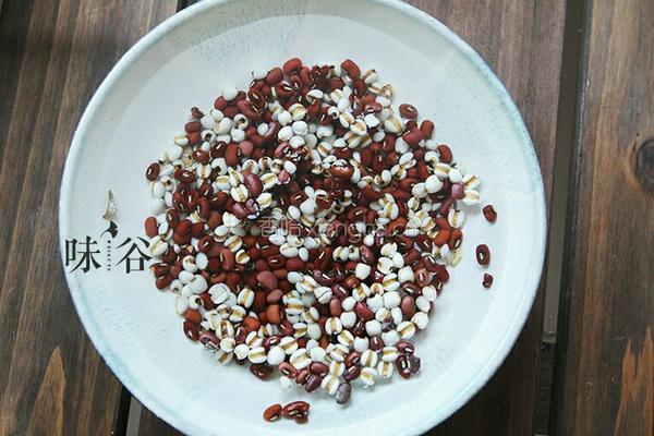 薏米红豆饭的做法图解2