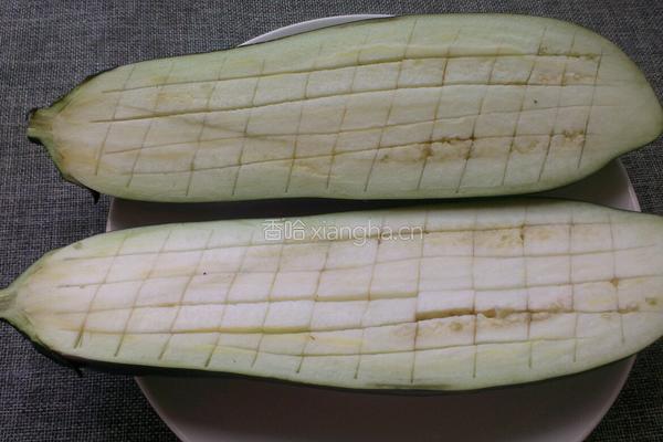 蒜烤茄子的做法图解1