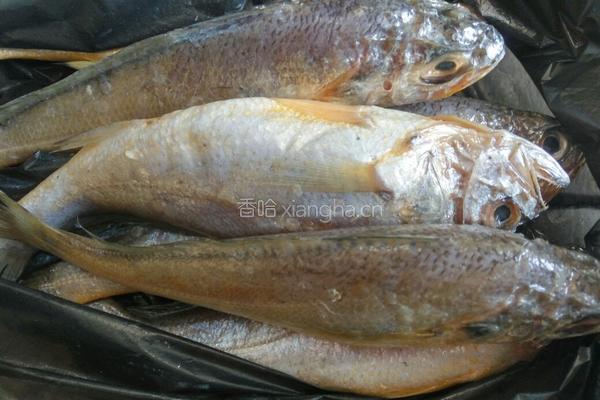 葱油小黄鱼的做法图解1