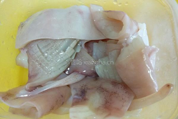 鱿鱼煲仔饭的做法图解3