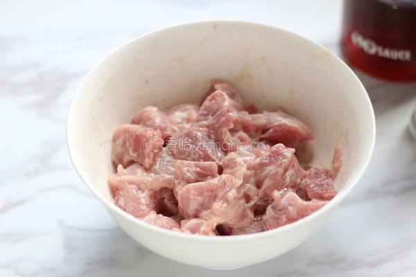 冰镇咕噜肉的做法图解2