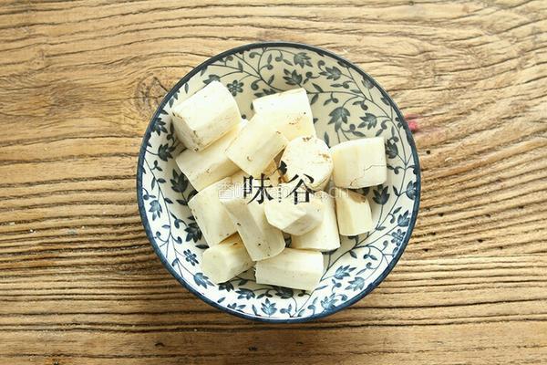 山药鸽子汤的做法图解2