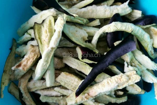 茄子炖土豆的做法图解1