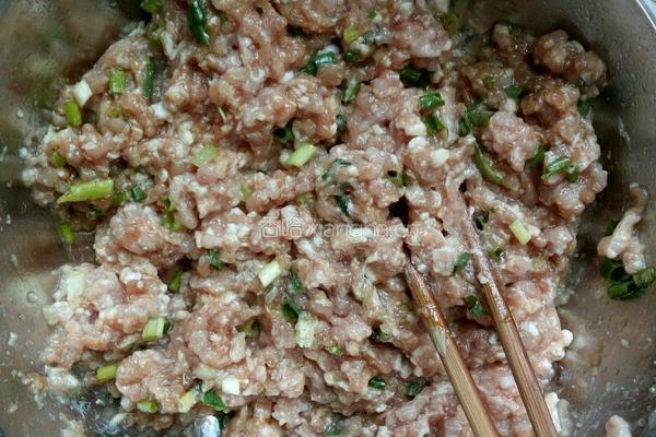 韭菜木耳馅饺子的做法图解5