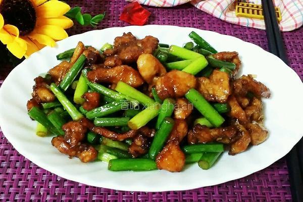 蒜苗炒鸡肉的做法图解11